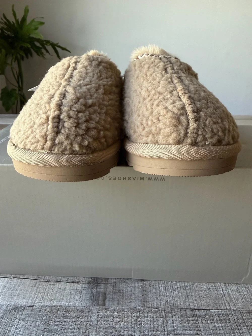 MIA Girls Brown Sherpa Slippers Size 4M NWT Cozy Faux Fur House Shoes